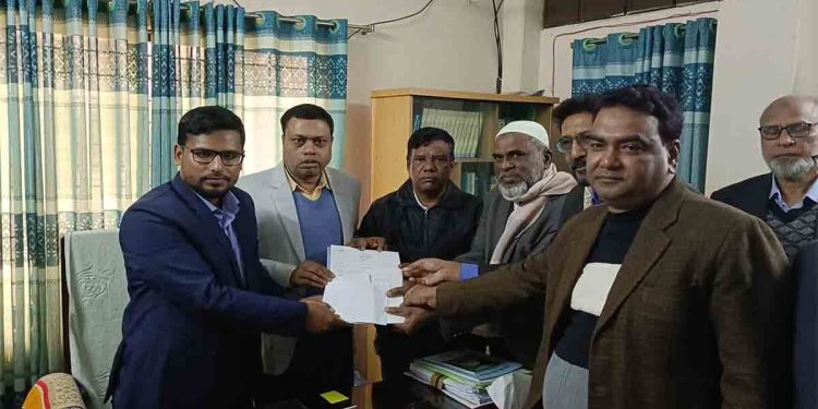 চাঁপাইনবাবগঞ্জ-১ আসনে বিএনপি’র মনোনীত প্রার্থীর মনোনয়নপত্র সংগ্রহ 