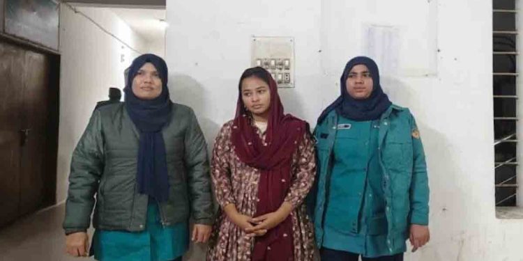 চাঁদাবাজির মামলায় আলোচিত ‘জুলাইযোদ্ধা’ সুরভি গ্রেপ্তার