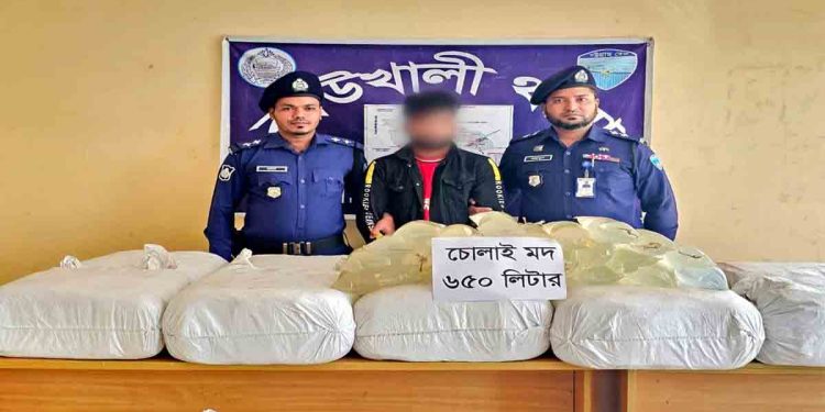 কাউখালীতে অভিযানে ৬৫০ লিটার দেশীয় চোলাই মদ উদ্ধার, গ্রেফতার ১ 