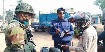 সুন্দরগঞ্জে সেনাবাহিনী ও পুলিশের যৌথ অভিযান: ১১ যানবাহনে মামলা