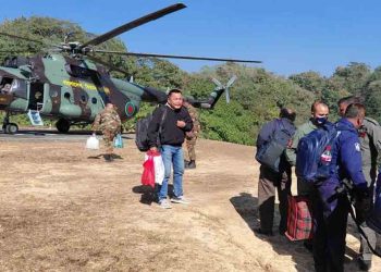 হেলিকপ্টারে রাঙ্গামাটির ১০ দূর্গম ভোটকেন্দ্রে নির্বাচনি সরঞ্জাম পাঠানো শুরু