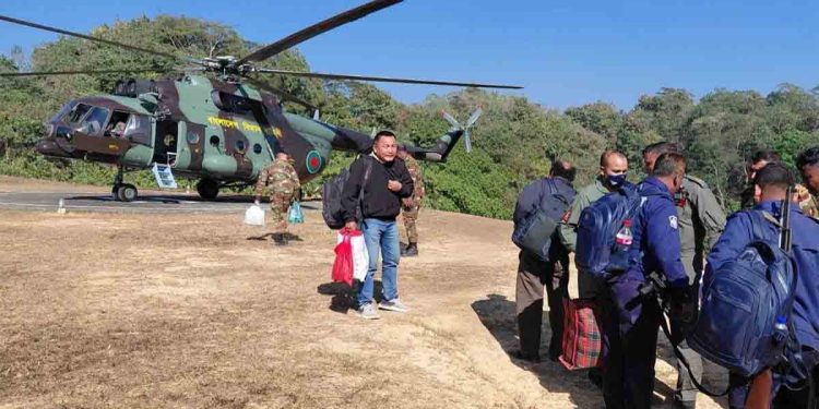 হেলিকপ্টারে রাঙ্গামাটির ১০ দূর্গম ভোটকেন্দ্রে নির্বাচনি সরঞ্জাম পাঠানো শুরু