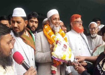 নাচোলে নবনির্বাচিত এমপি, ড. মু. মিজানুর রহমানকে নেতা-কর্মীদের ফুলেল শুভেচ্ছা