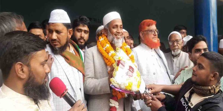 নাচোলে নবনির্বাচিত এমপি, ড. মু. মিজানুর রহমানকে নেতা-কর্মীদের ফুলেল শুভেচ্ছা