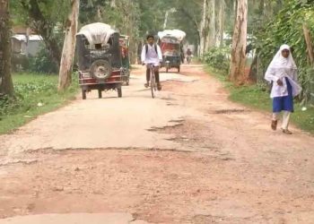 কুড়িগ্রামের নাগেশ্বরীতে সংস্কারের অভাবে সড়কের বেহাল দশা, আশ্বাসে আটকে মেরামত
