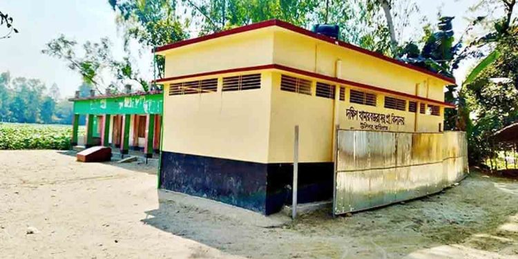 কুড়িগ্রামের উলিপুরে ভোটকেন্দ্র সংস্কার কাজে ছয়নয়, অর্থ আত্মসাতের অ‌ভিযোগ