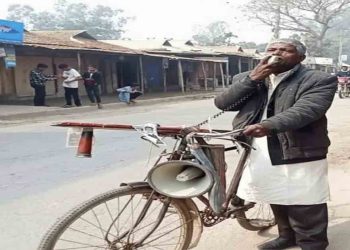 গাইবান্ধায় নির্বাচনী প্রচারণার অবলম্বন কেবল সাইকেল ও হ্যান্ডসাইড শিক্ষক আজিজার রহমানের