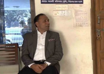 ভূমি প্রতিমন্ত্রী অফিসে গিয়ে দেখেন কর্মকর্তারা কেউ আসেননি