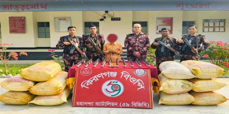 চাঁপাইনবাবগঞ্জ সীমান্তে অভিযানে হলুদ-মরিচের গুড়ার বস্তায় নেশাজাতীয় Eskuf DX সিরাপ জব্দ 