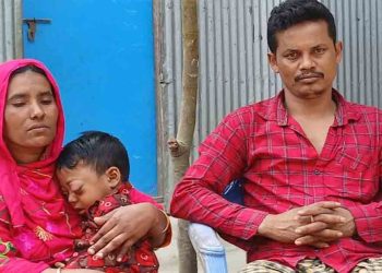 কুড়িগ্রামের উলিপুরে ক্যান্সার আক্রান্ত ছেলেকে বাঁচাতে মায়ের আহাজারী