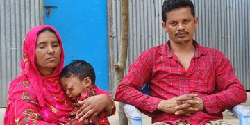 কুড়িগ্রামের উলিপুরে ক্যান্সার আক্রান্ত ছেলেকে বাঁচাতে মায়ের আহাজারী