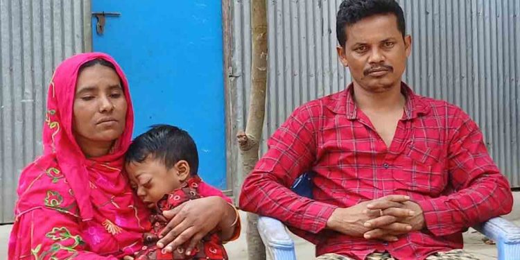কুড়িগ্রামের উলিপুরে ক্যান্সার আক্রান্ত ছেলেকে বাঁচাতে মায়ের আহাজারী