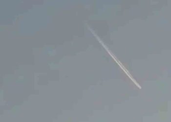 কু‌ড়িগ্রামের আকাশে রহস্যময় রকেট সাদৃশ্য বস্তু, ‘মিসাইল’ আতঙ্কে স্থানীয়রা