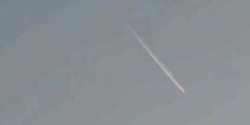 কু‌ড়িগ্রামের আকাশে রহস্যময় রকেট সাদৃশ্য বস্তু, ‘মিসাইল’ আতঙ্কে স্থানীয়রা