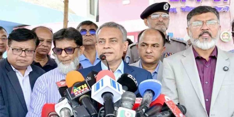 ঈদযাত্রায় বাড়তি ভাড়া নেওয়া হচ্ছে না : সড়কমন্ত্রী