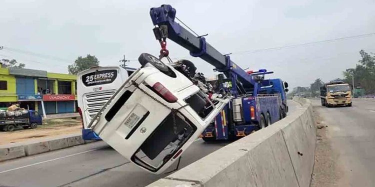 ঈদে বাড়ি ফেরার পথে বগুড়ায় সড়ক দুর্ঘটনায় নিহত ৩