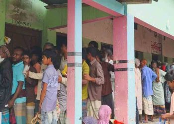 কুড়িগ্রামের পাইকেরছড়ায় ভিজিএফ চাল বিতরণে অনিয়মের অভিযোগ, বঞ্চিত উপকারভোগীরা