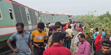 সান্তাহারে নীলসাগর এক্সপ্রেসের ৯ বগি লাইনচ্যুত, রেল যোগাযোগ বন্ধ