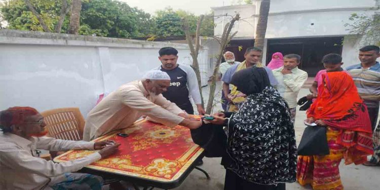 পুরো রমজানজুড়ে অসহায় মানুষের পাশে বিশিষ্ট ব্যবসায়ী ও সমাজ সেবক মোঃ আবু তালেব