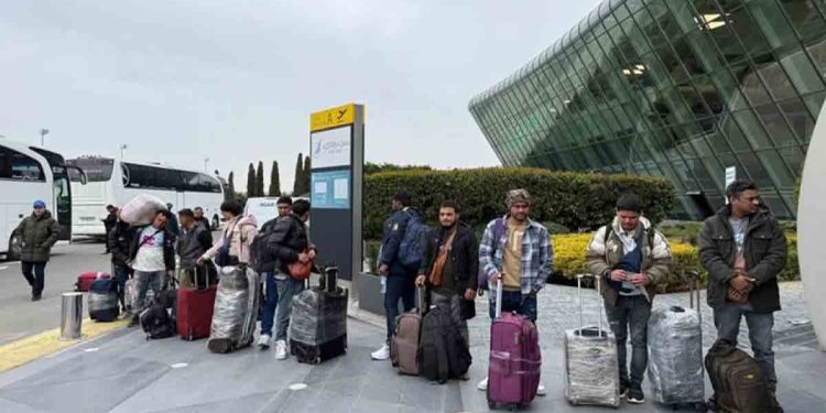 ইরান থেকে দেশে ফিরলেন ১৮৬ বাংলাদেশি