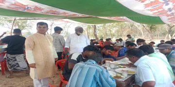 গোমস্তাপুরে সাবেক ইউপি সদস্য ইসমাইল হোসেনের আয়োজনে ঈদ পূর্ণমিলন অনুষ্ঠান 
