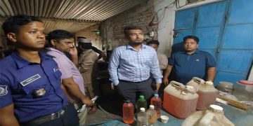 ২৭০ টাকা লিটার দরে অকটেন বিক্রি, ক্রেতা সেজে ধরল প্রশাসন