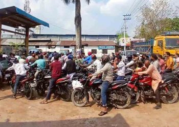 আজও চালকদের দীর্ঘ লাইন, তেল শুন্য কুড়িগ্রাম