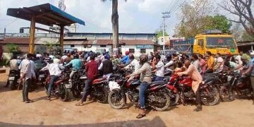 আজও চালকদের দীর্ঘ লাইন, তেল শুন্য কুড়িগ্রাম