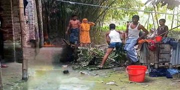 গাইবান্ধায় বসতবাড়িতে হামলা, লুটপাট ও প্রাণনাশের হুমকি: থানায় অভিযোগ