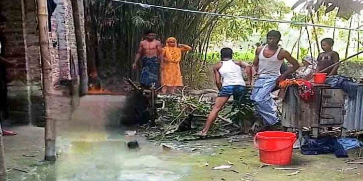 গাইবান্ধায় বসতবাড়িতে হামলা, লুটপাট ও প্রাণনাশের হুমকি: থানায় অভিযোগ