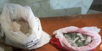 গোদাগাড়ীতে ১২ কেজি গান পাউডার ও কাঁচের গুঁড়া উদ্ধার