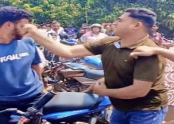 মুন্ডুমালা শাহিন ফিলিং স্টেশনে তেল নিতে আসা বাইক চালকদের যুবলীগ নেতার নেতৃত্বে মারপিট