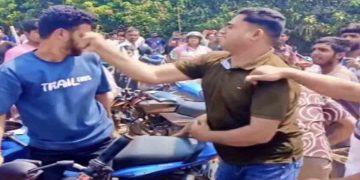 মুন্ডুমালা শাহিন ফিলিং স্টেশনে তেল নিতে আসা বাইক চালকদের যুবলীগ নেতার নেতৃত্বে মারপিট 