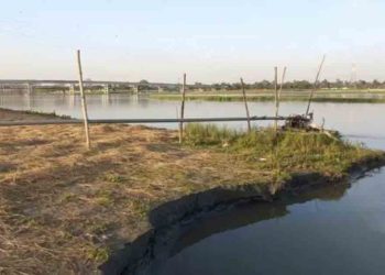 কুড়িগ্রামের ভূরুঙ্গামারীতে দুধকুমার নদে অবৈধ বালু উত্তোলন; ঝুঁকিতে সোনাহাট সেতু ও তীররক্ষা বাঁধ