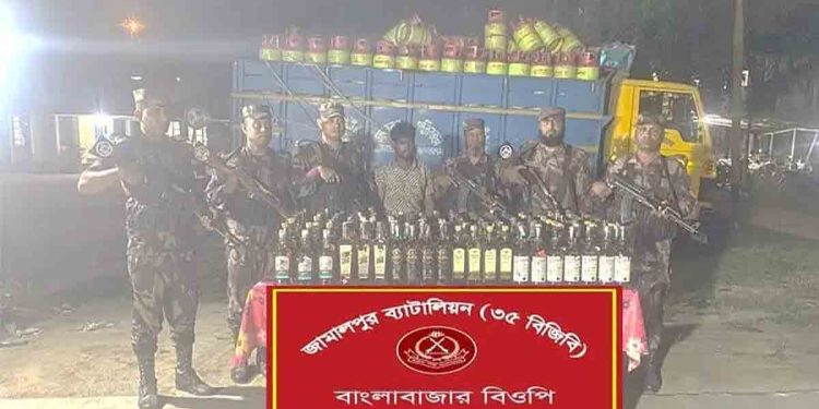 কুড়িগ্রামের রৌমারীর সীমান্তে বিজিবি’র অভিযানে ভারতীয় মদ জব্দ