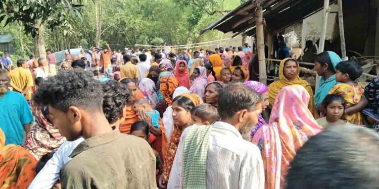 নিয়ামতপুরে একই পরিবারের ৪ জনকে গলা কেটে হত্যা