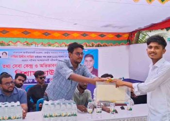 রাজশাহীতে এসএসসি পরীক্ষার্থীদের পাশে ছাত্রদল, পানি, জুস প্রদান তথ্যসেবা ও বিশ্রাম ছাউনি চালু