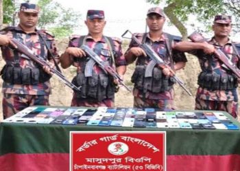 চাঁপাইনবাবগঞ্জ সীমান্তে ৮৮টি ভারতীয় অবৈধ স্মার্টফোন জব্দ