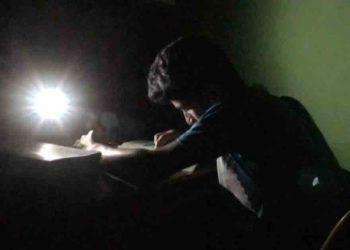 কুড়িগ্রামে ঘন্টায় ঘন্টায় লোডশেডিং, চরম বিপাকে এসএসসি পরীক্ষার্থী ও সাধারণ জনগণ 