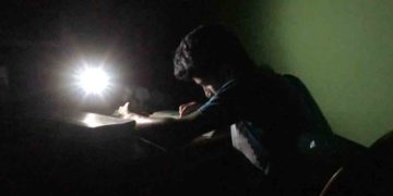 কুড়িগ্রামে ঘন্টায় ঘন্টায় লোডশেডিং, চরম বিপাকে এসএসসি পরীক্ষার্থী ও সাধারণ জনগণ 