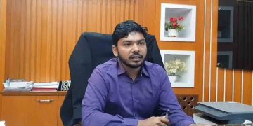 “ভাই” বলায় ক্ষিপ্ত হলেন কুড়িগ্রাম সদর উপজেলা সহকারি ভূমি কমিশনার