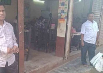 কুড়িগ্রামে হাসপাতালের প্রশাসনিক নথিপত্র গায়েবের চেষ্টায় ২ কর্মচারীকে আটক করলো স্থানীয়রা
