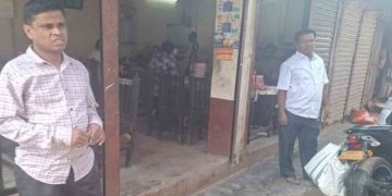 কুড়িগ্রামে হাসপাতালের প্রশাসনিক নথিপত্র গায়েবের চেষ্টায় ২ কর্মচারীকে আটক করলো স্থানীয়রা
