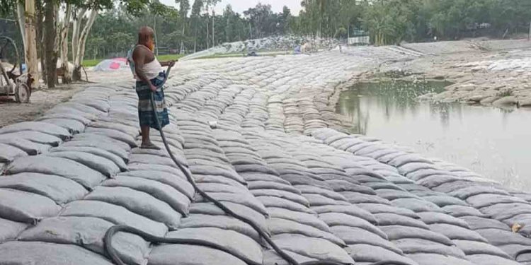 কুড়িগ্রামের রাজারহাটে তিস্তার বাম তীর রক্ষা প্রকল্পে অনিয়ম, দুর্নীতি ও নিম্নমানের কাজের অভিযোগ