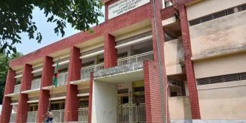 কুড়িগ্রামের ফুলবাড়ীতে এক সরকারি প্রাথমিক বিদ্যালয়ে ৫ শিক্ষার্থীর জন্য ৩ শিক্ষক