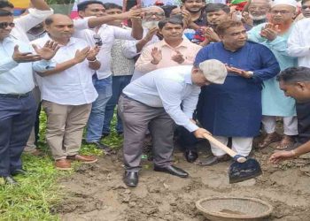 শিবগঞ্জ উপজেলার ভোইসগাড়ায় আনুষ্ঠানিকভাবে খাল পুনঃখনন কাজের উদ্বোধন