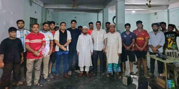 ফুটবল বিশ্বকাপকে ঘিরে ভালুকা পৌরসভার ৯টি ওয়ার্ডে ২৬টি প্রজেক্টর বিতরণ করলেন আলহাজ্ব হাতেম খান
