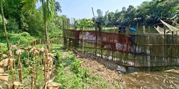 অস্তিত্ব সংকটে কুড়িগ্রামের খলিসাকুড়ি ও ভাস্কর নদী