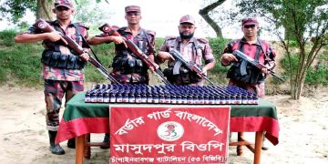 চাঁপাইনবাবগঞ্জ সীমান্তে অভিযানে বিপুল পরিমান ফেন্সিডিলের বিকল্প এস্কাফ সিরাপ জব্দ