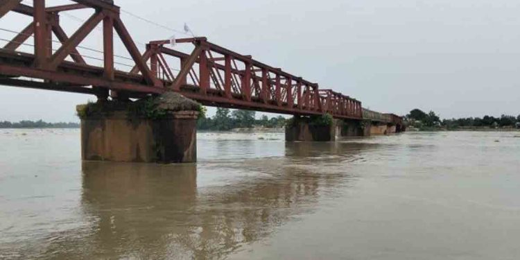 কুড়িগ্রামে বাড়ছে সব নদ-নদীর পানি, বিপদসীমার ২৩ সেন্টিমিটার উপরে দুধকুমারের পানি